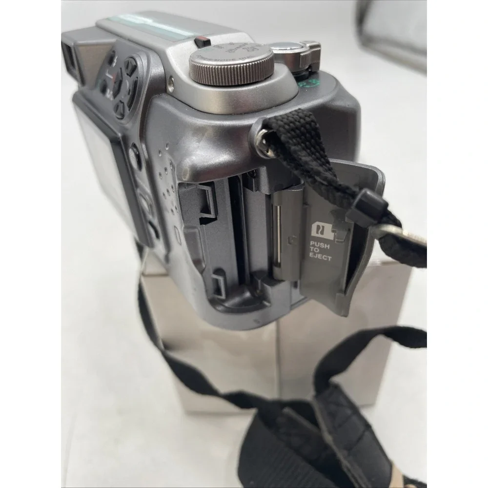 Olympus Camedia C-4000 Zoom 4MP Digital Camera 3X Zoom+Battery+Strap+Case-TESTED